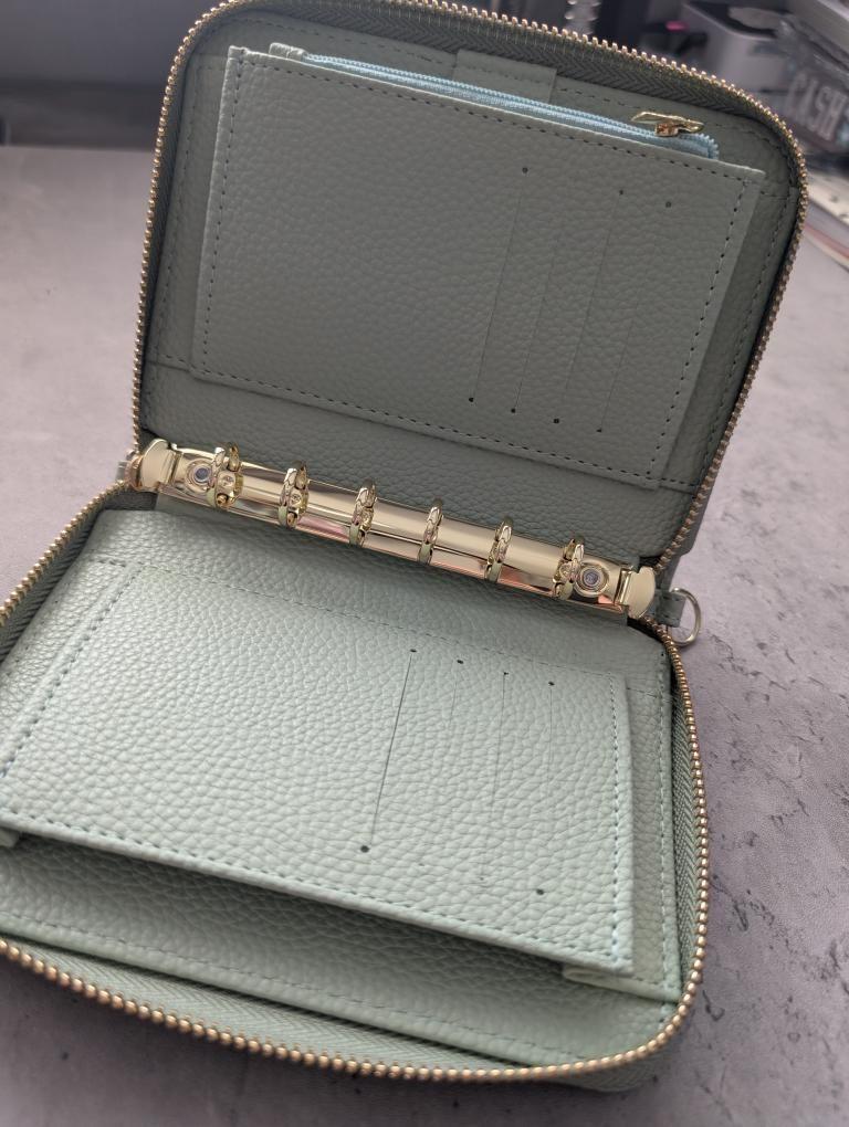 A7 Pebble Zippy Wallet