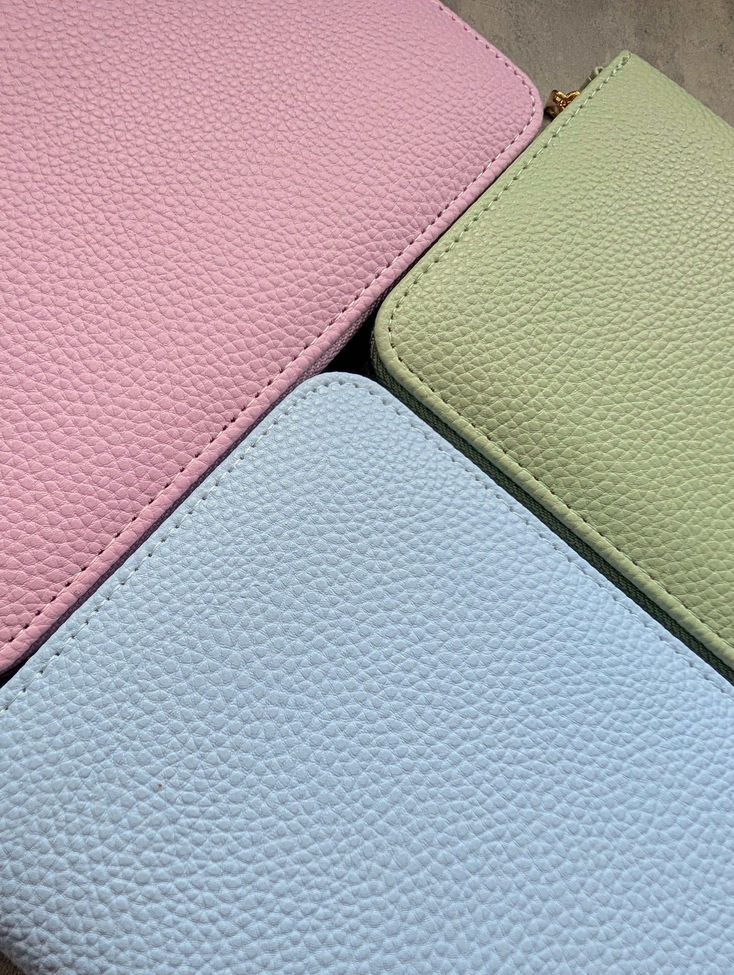 A6 Pebble Zippy Wallet